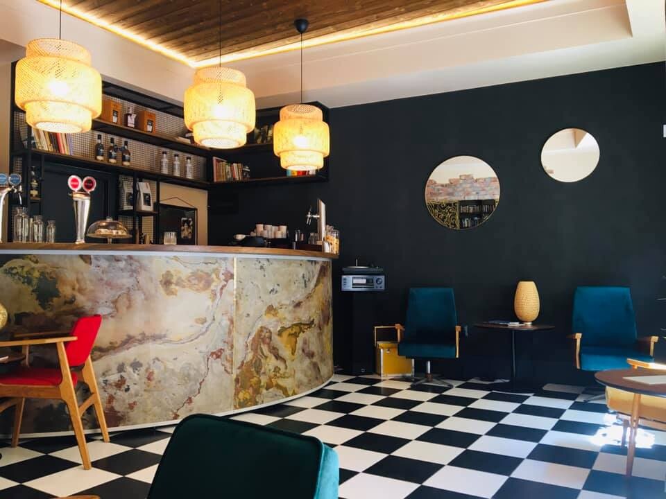 Bar i wnętrze Świętego Spokoju